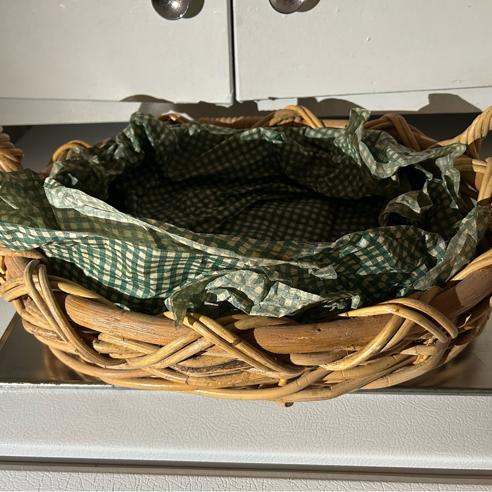 Vintage, Oval Rattan Wicker Breakfast Tray/Basket with Two Handles - Picture 9 of 9